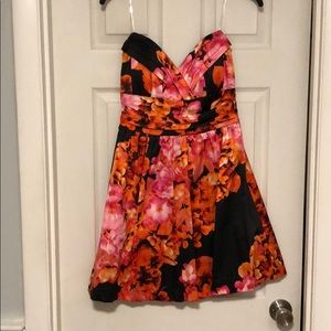 Short Speeckless Floral Dress